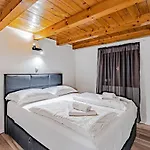 Prázdninový dům In With Sauna *
